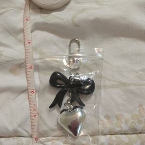 Bag Charm/Key HolderBlack Freaturing Bow and Silver Heart